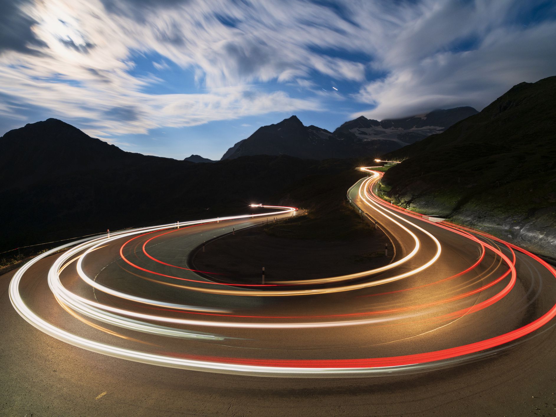 光在一年行走的路程,光走一年的距离所花费的时间