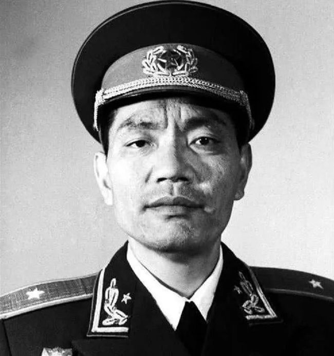 1987年，谁接任广州军区司令？*小平邓**亲点*万年张**，他能打仗会带兵