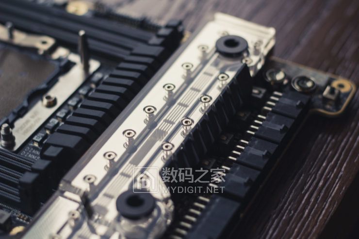 台北电脑展EVGA率先发布LGA3647E-ATX工作站主板EVGADarkSR