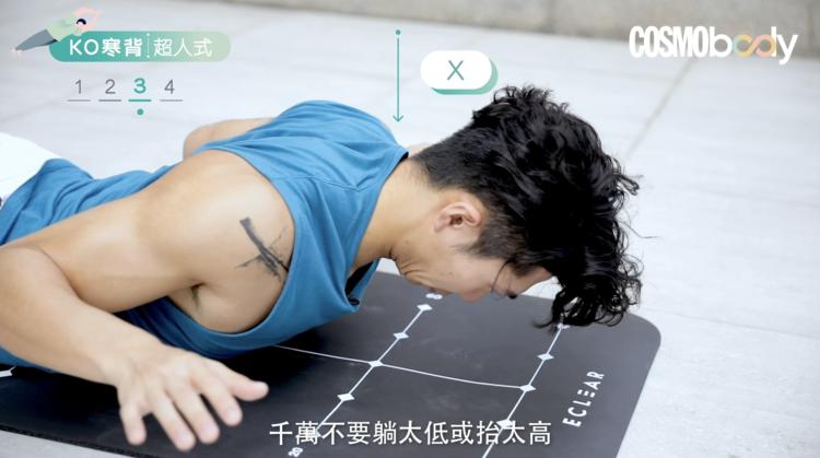 4招自己解决寒背〡健身教练Zelos：寒背因为胸肌绷紧而背部乏力