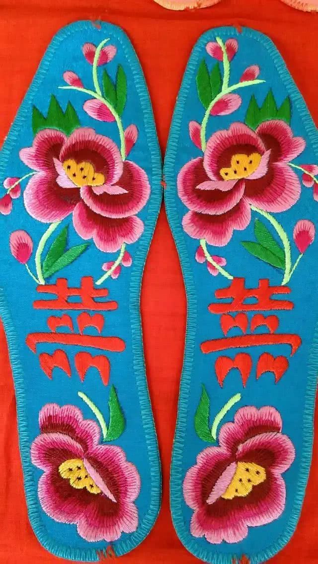 十字绣鞋垫花样图解大图,最受欢迎的小格子鞋垫图案