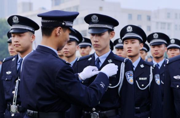 为什么辅警的工资特别低,辅警工资低为什么还要当辅警