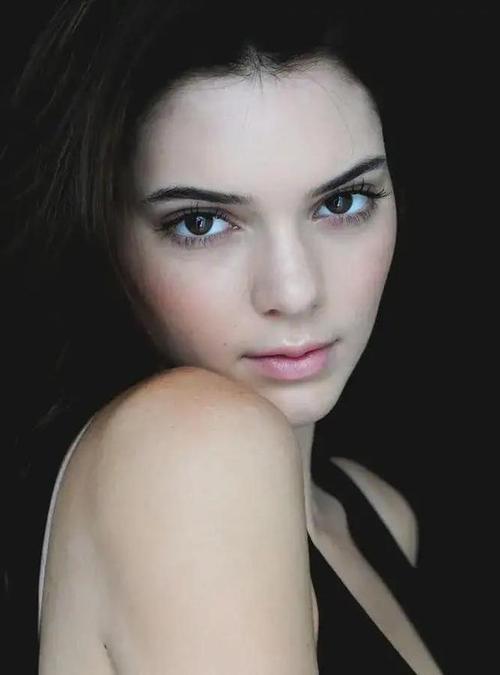 格里芬新女友詹娜,格里芬女友肯达尔