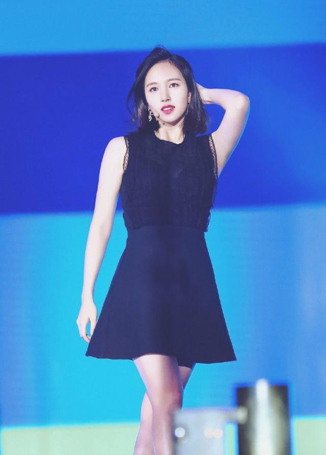 名井南是twice什么担当,twice名井南帅气