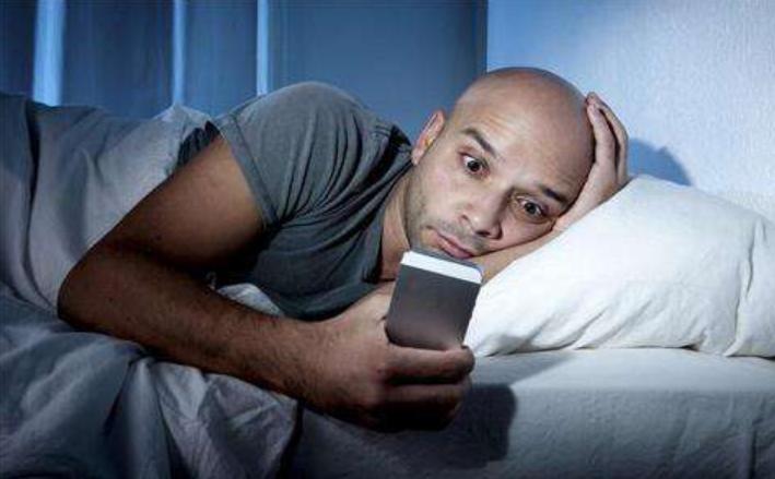 偷看手机被人发现怎么办,偷看他人手机被发现怎么办