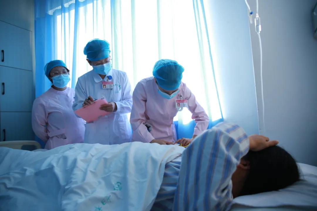 「一名*党**员“医”面旗帜」为女性健康撑起保护伞——访*安泰**市优秀科主任李桦