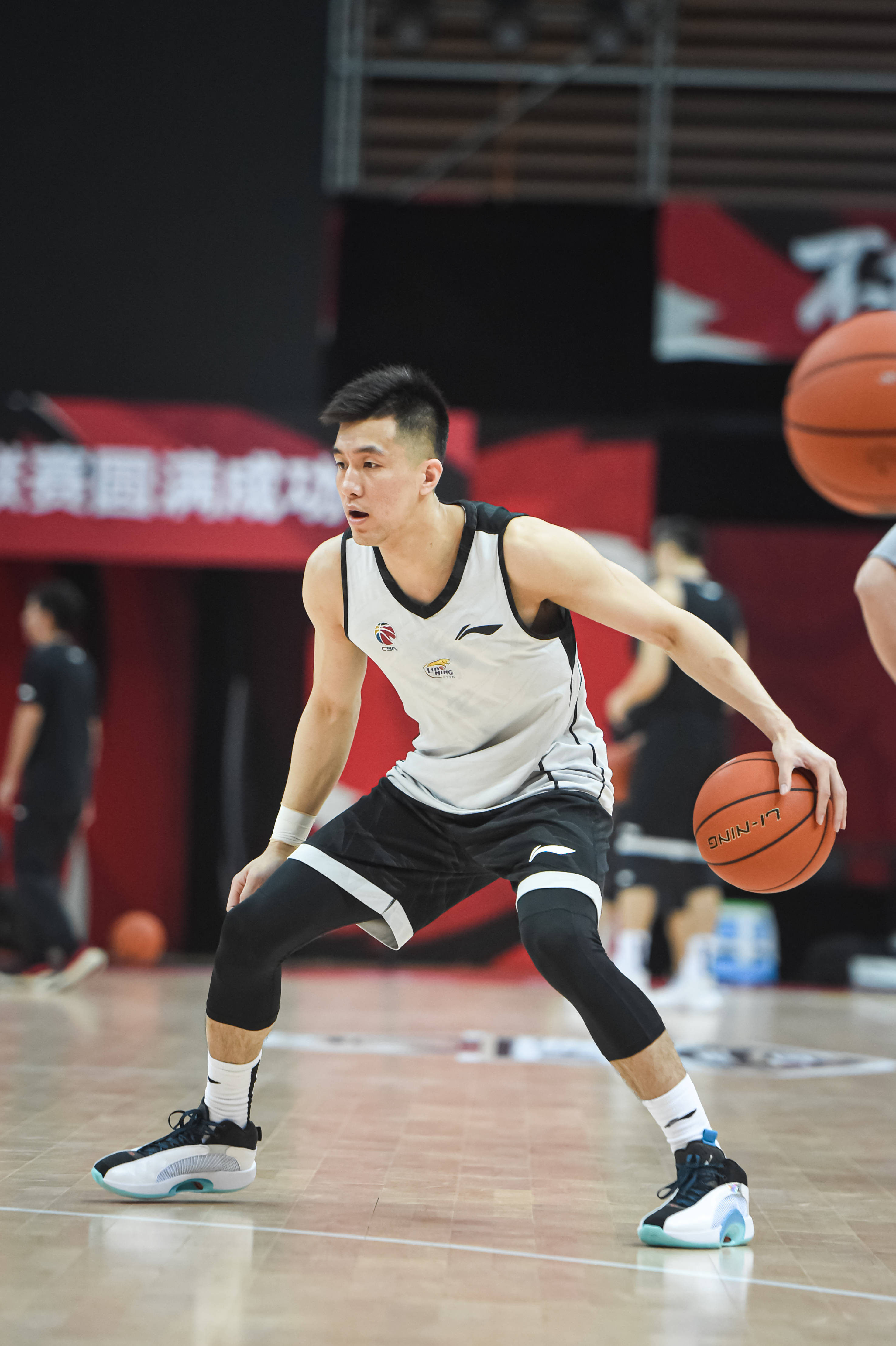 耐克篮球峰会易建联,耐克篮球峰会王哲林易建联