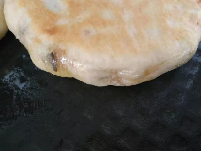 柔软劲道，凉了都不会发硬的馅饼，做法超级简单