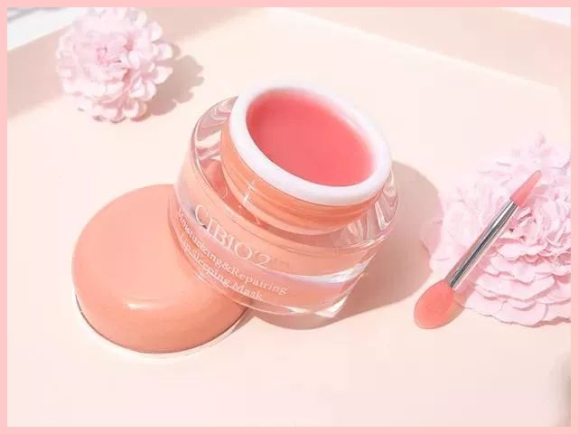 吴宣仪黑暗唇妆,吴宣仪用的是什么面膜