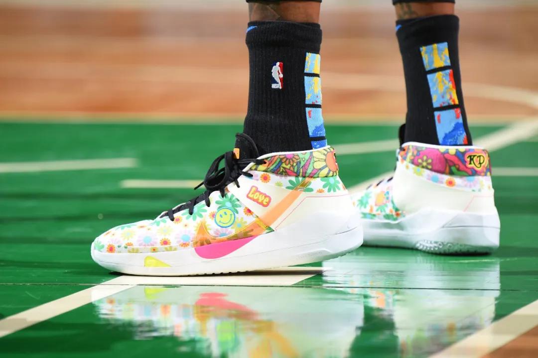 莫兰特上脚kobe4橙色,莫兰特上脚过的kobe球鞋