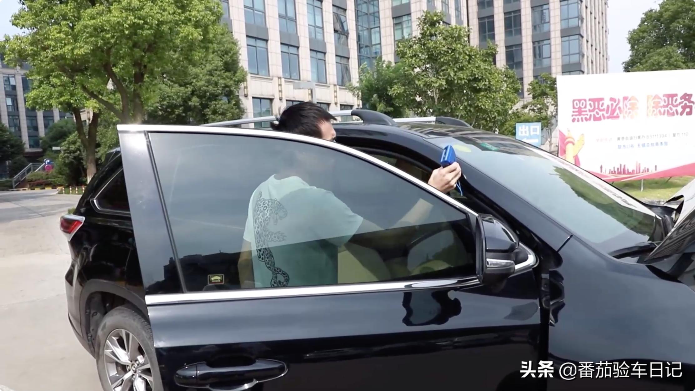 帮客户检测不到两年的丰田汉兰达，价格略高但是车况很值