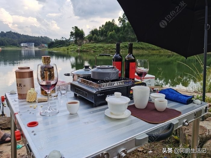 雨中作乐:酒足饭饱，雨后垂钓收货颇丰！