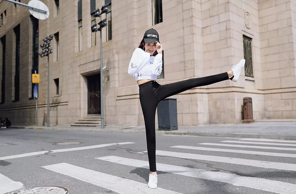 百搭显瘦塑身小黑裤,显瘦显高小黑裤