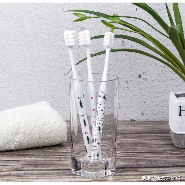 早晚刷牙了牙齿还是臭怎么回事,天天刷牙牙齿很黄很臭学会这一招