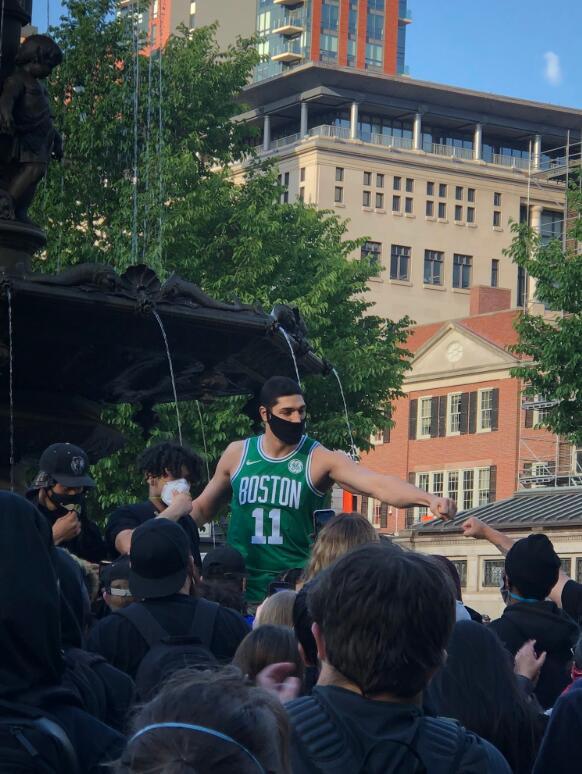 nba反对种族歧视仪式,乔丹嘲讽jr