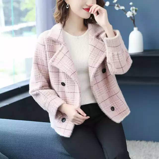 女人过了40岁就别穿得太老气了,40岁女人水貂绒搭配