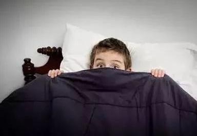 小孩子总是担心尿床怎么安抚,孩子突然尿床怎么缓解尴尬