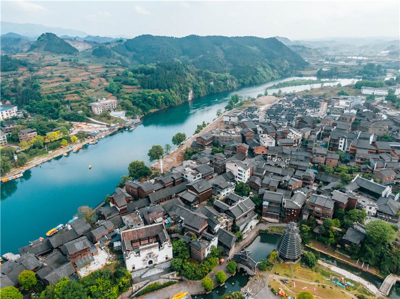 贵州除了千户苗寨还有其他玩的吗,贵州千户苗寨外的古镇