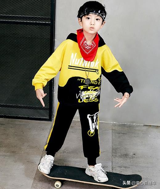 童装韩系风中大童,中大童装8-16岁运动衣