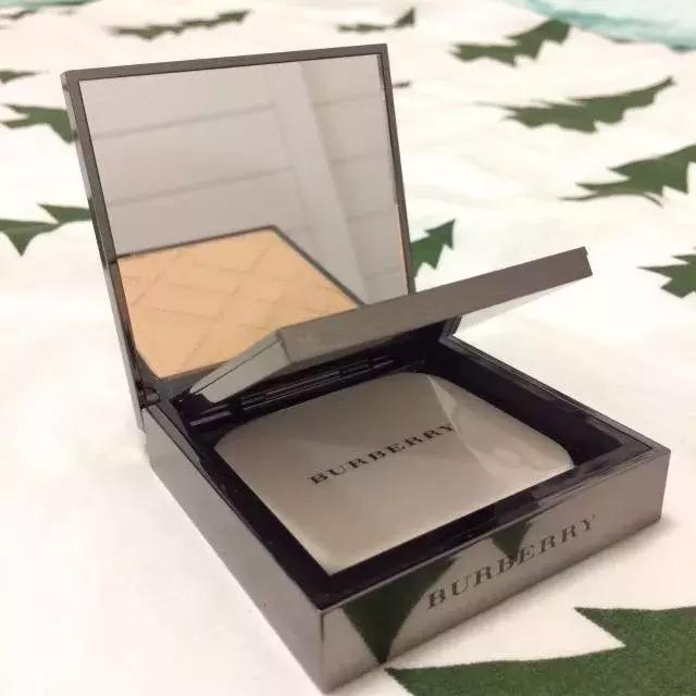 最值得买的巴宝莉,我只花费了2000元就买到了它英文