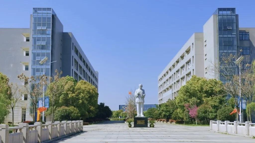 湖北国土资源职业学院单招报名费,湖北国土资源职业学院单招容易吗