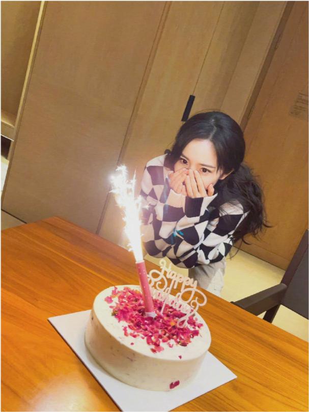 黑白格子怎么搭配潮,拒绝一切花里胡哨的穿搭