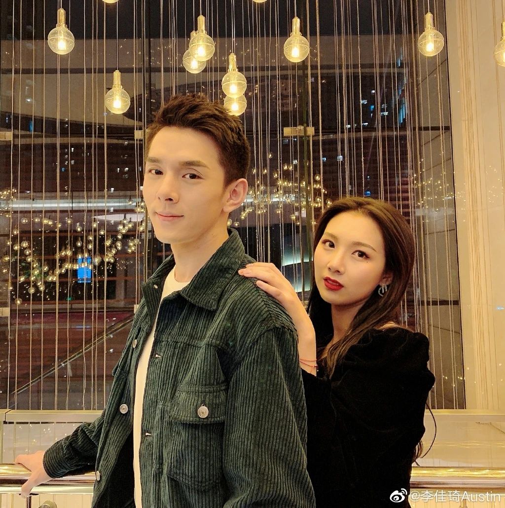 李佳琦被“女助理”给坑惨了:那些爱占便宜的年轻人,真的很掉价…