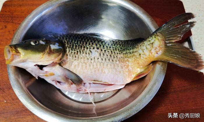 土腥味重的鱼应该怎么炖,炖鱼放什么料鱼不腥