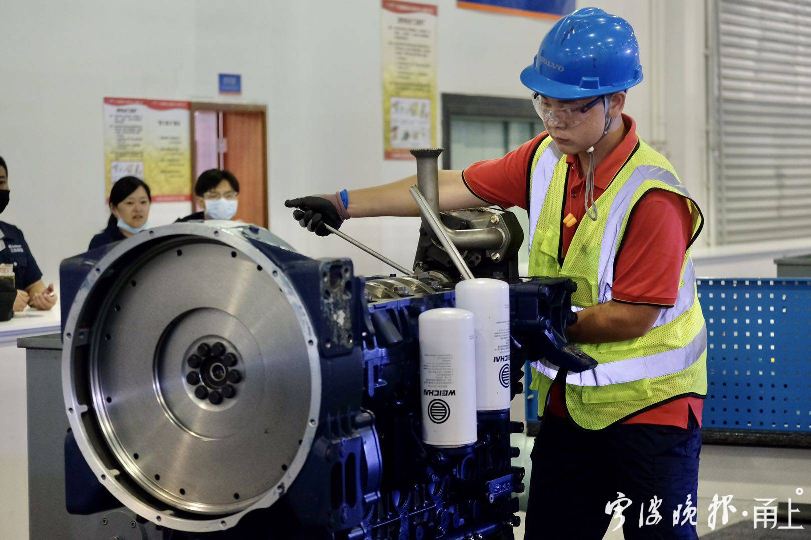 桥下拉吊环比赛直播,桥吊比武视频