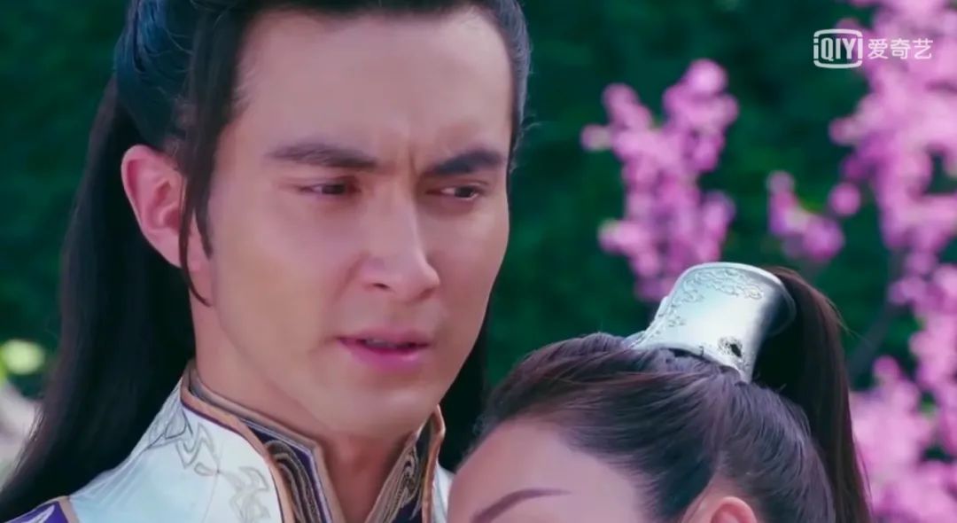 嘉行“重男轻女”,女艺人抠脚8个月,男艺人集体出逃?