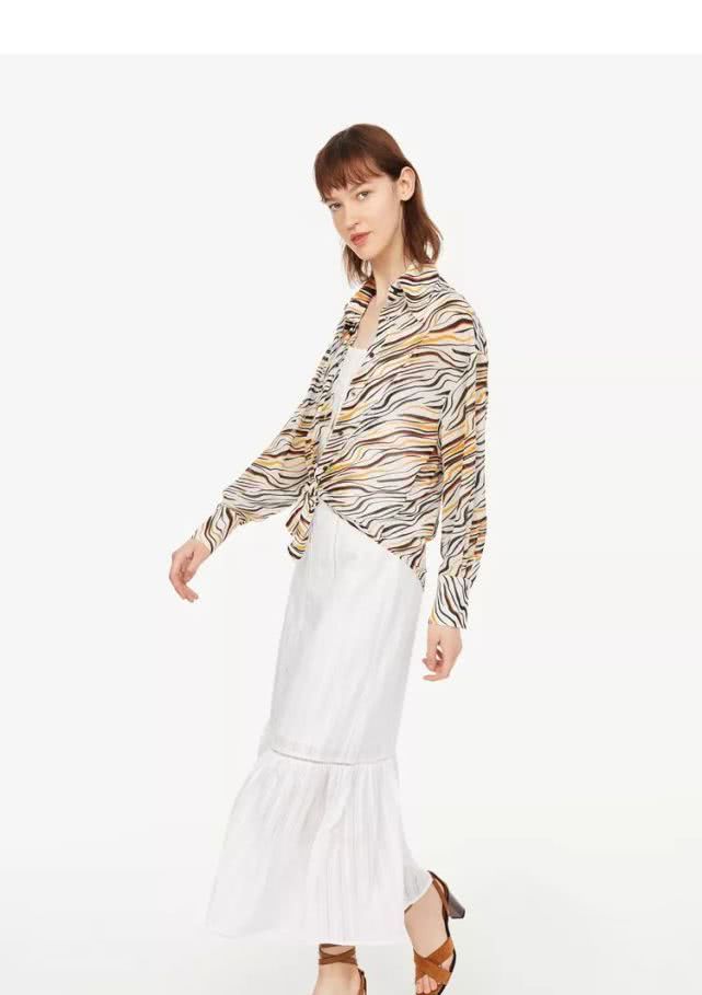 zara值得入手的连衣裙,zara新出的牛仔开叉连衣裙