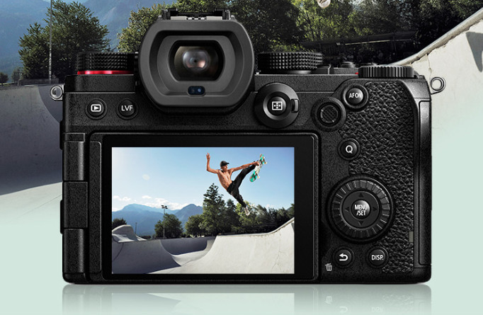 单反与微单相机哪个效果更好,微单和单反相机哪个更容易上手