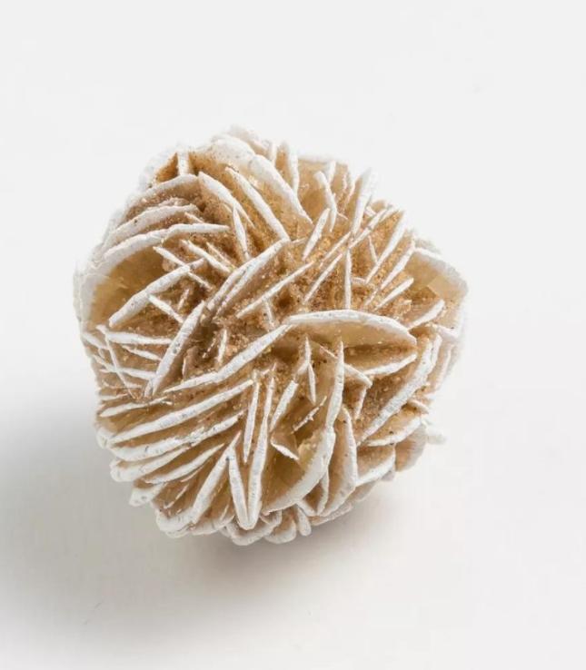 爬山时遇到这些石头赶紧捡,为什么沙漠里的石头一定要捡起来