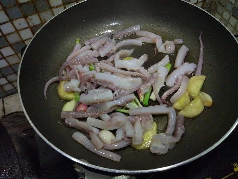 爆炒鱿鱼味道香独家秘制小配方,爆炒鱿鱼的正宗做法四川味道