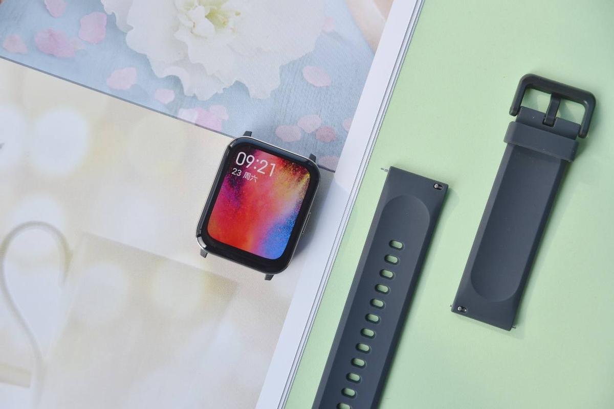 黑加两年后回归小米生态链，399元开启众筹，这手表亮了