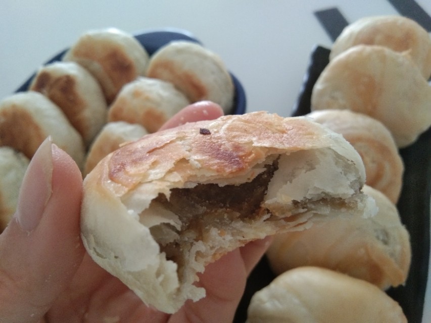 正宗绿豆饼做法及配方,绿豆饼这样做酥香可口清凉解暑