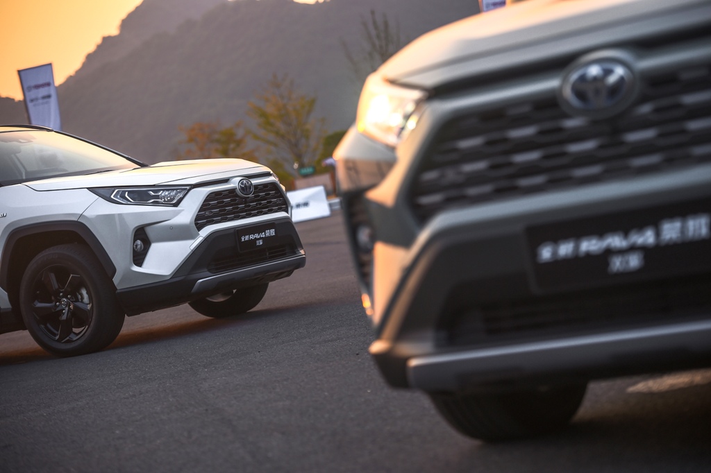 全新rav4荣放本田皓影,全新rav4荣放势不可挡惊艳登场