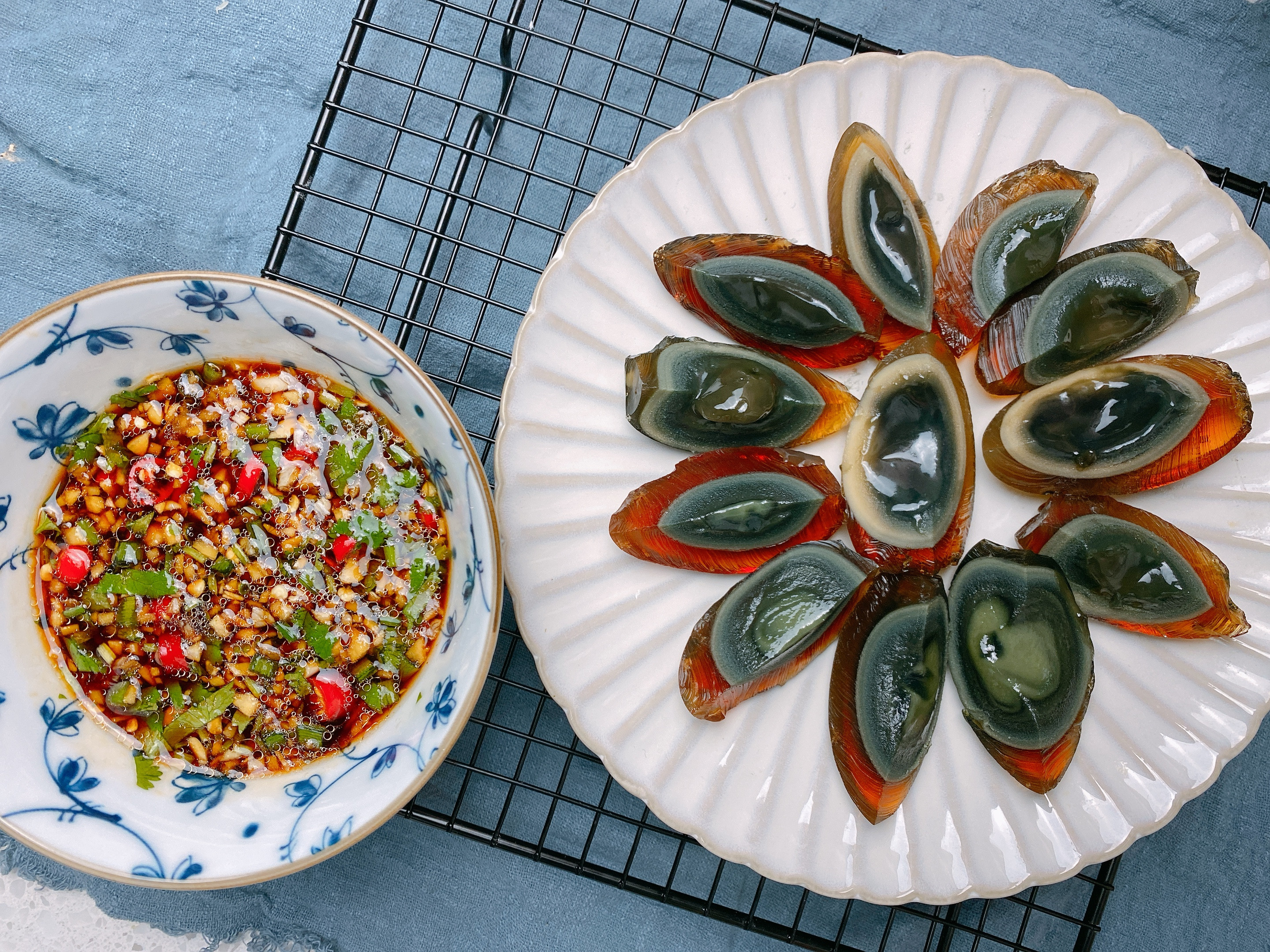 皮蛋凉拌过年菜,凉拌皮蛋调料家常菜