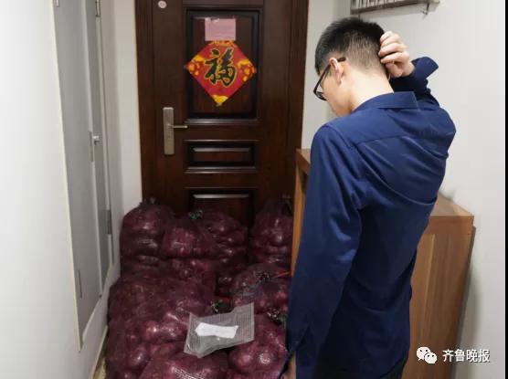 山东一女孩买了一吨洋葱给前男友,女子买了一吨洋葱送前男友哭了