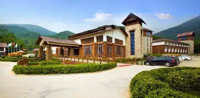 「冬来临·醉温泉」新装怡情谷主楼高级房,早晚2餐+泡38个温泉池