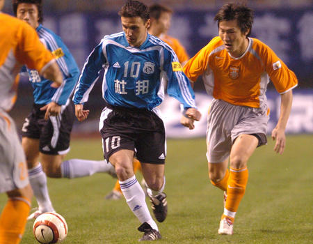 2005年武汉足球七连胜,中超深足3-0武汉长江终结五连败