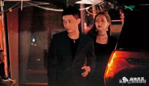 老公夜会嫩模转1万,小S却一个包背10年,这婚姻好不好她不知道?