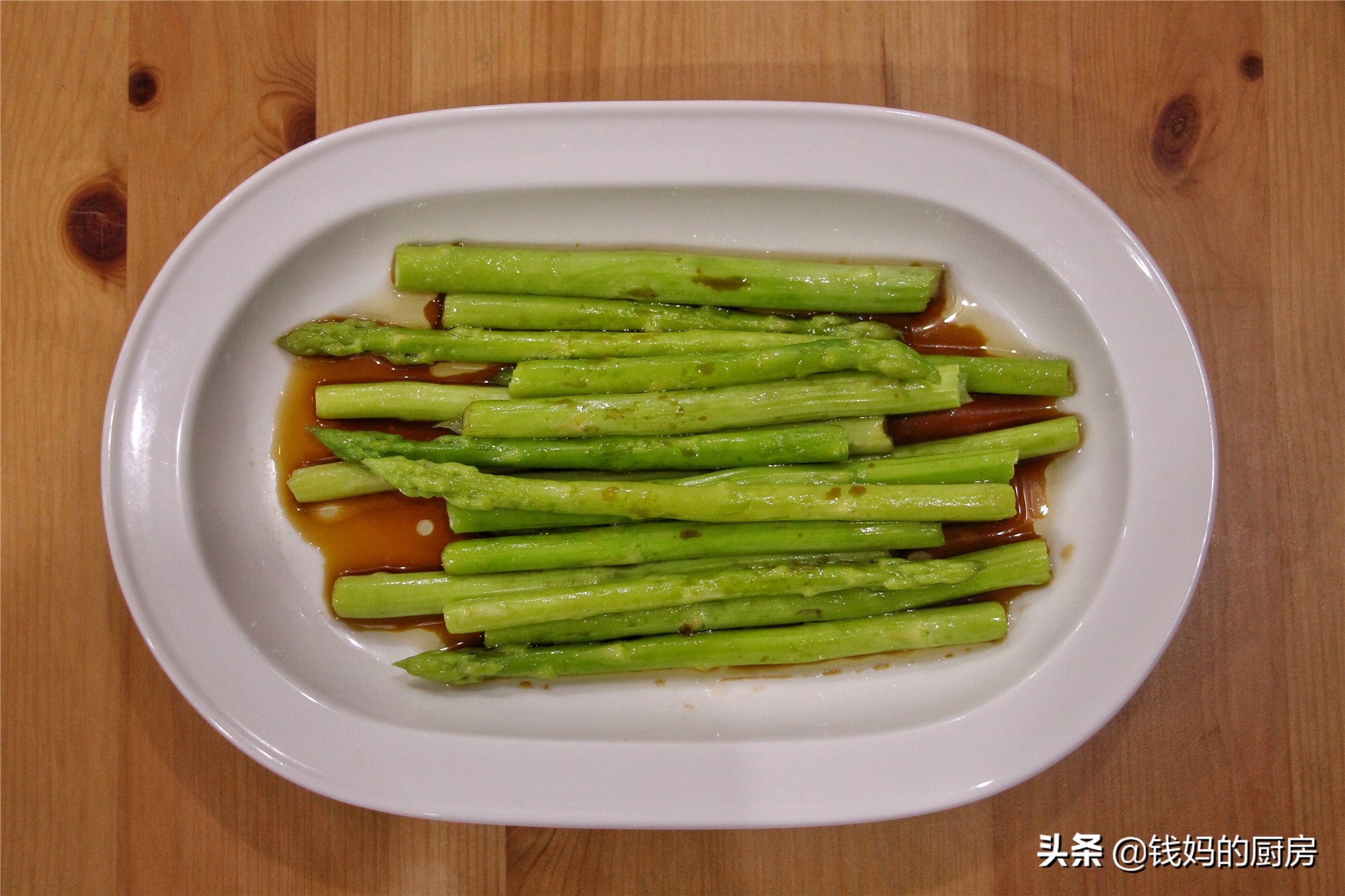 一家三口冬日晚餐,一家三口的晚餐简单平淡