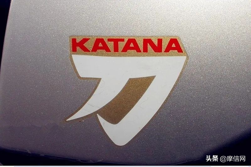 90年代国产两轮摩托车,经典带脚踩的怀旧老摩托