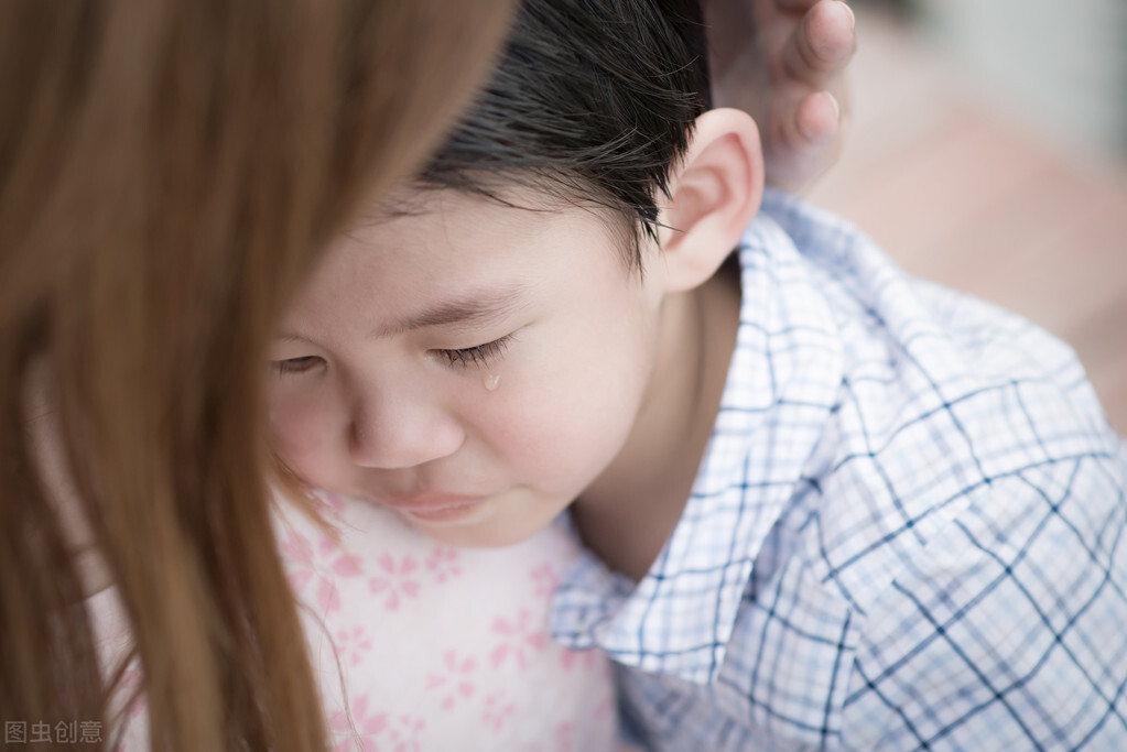 抑郁症患者为什么会莫名其妙哭,抑郁症孩子不自觉哭