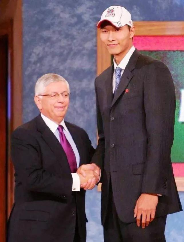 易建联在cba到2022年总得分是多少,易建联nba归来2011cba首秀对阵江苏