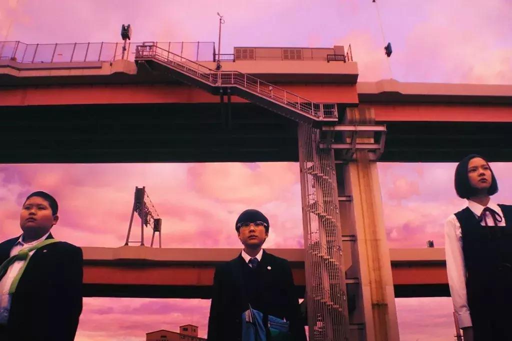 岛国鬼才！就这样，他拍出了年度爆款