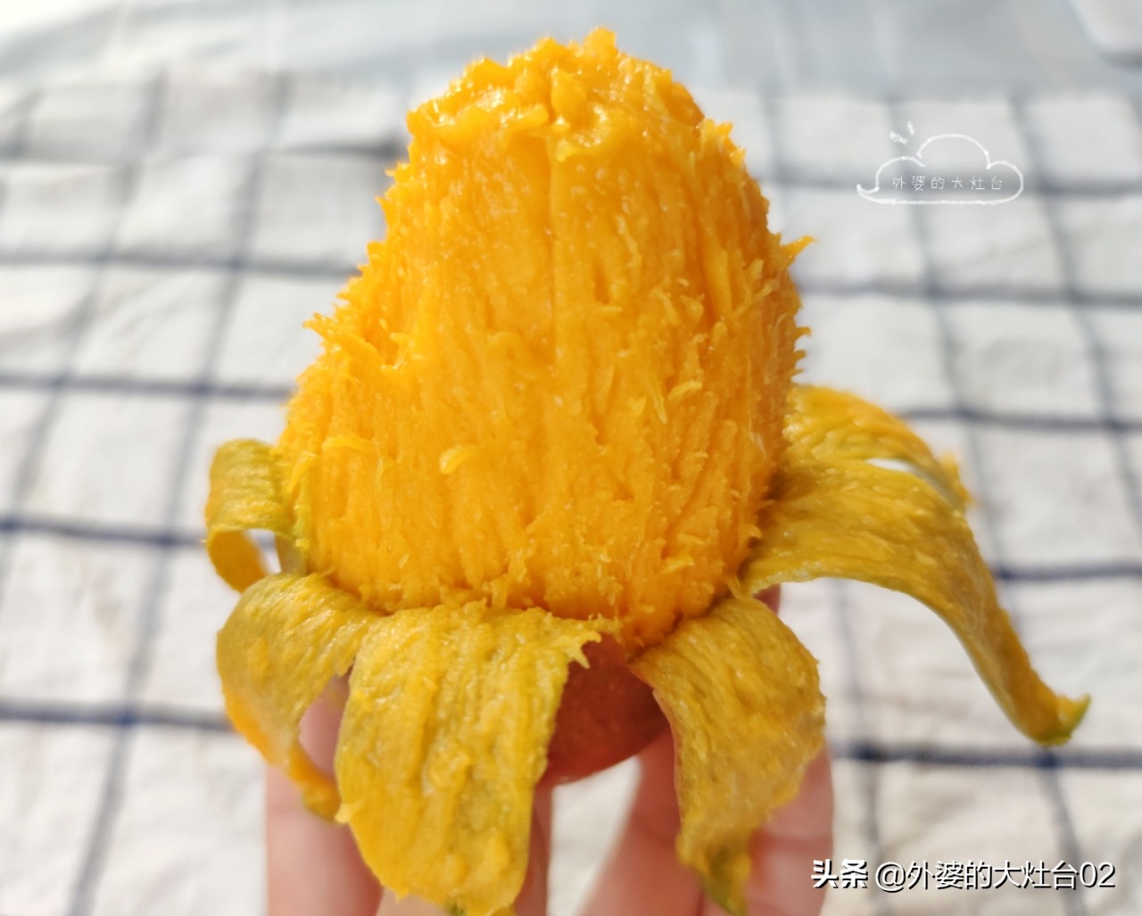 不脏手芒果切法,芒果的切法小妙招不用刀不脏手