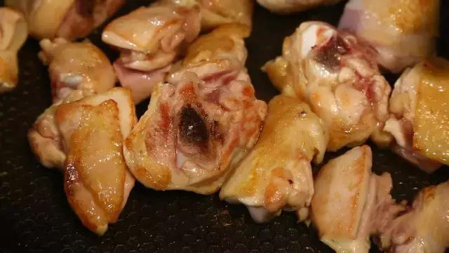 快速去除栗子内层皮,超级简单栗子鸡做法