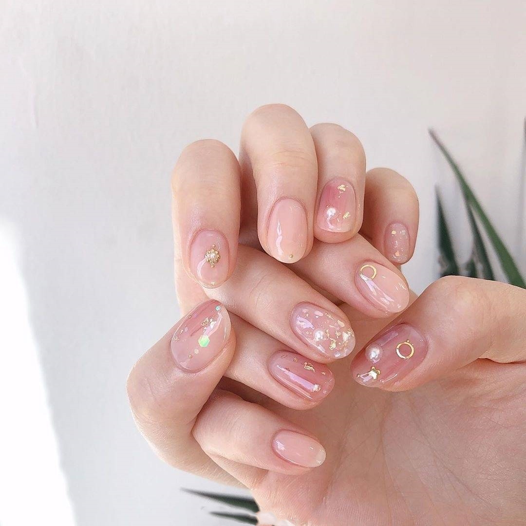 美甲夏日显白气质清冷,夏日仙气美甲适合指甲往里面长的